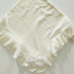 Gorgeous FAO Schwarz off white blanket New